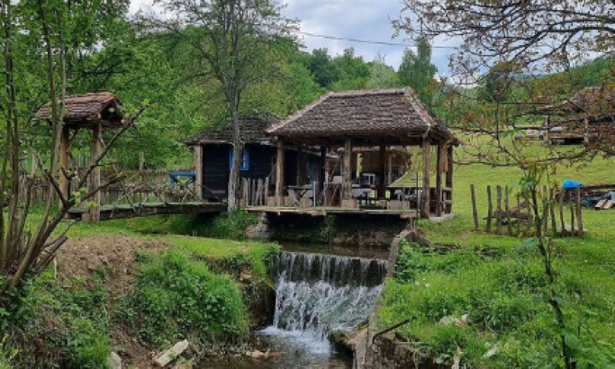 RAJ NA ZEMLJI: Vučić objavio POBEDNIČKU fotografiju u okviru KONKURSA Najlepše domaćinstvo Srbije