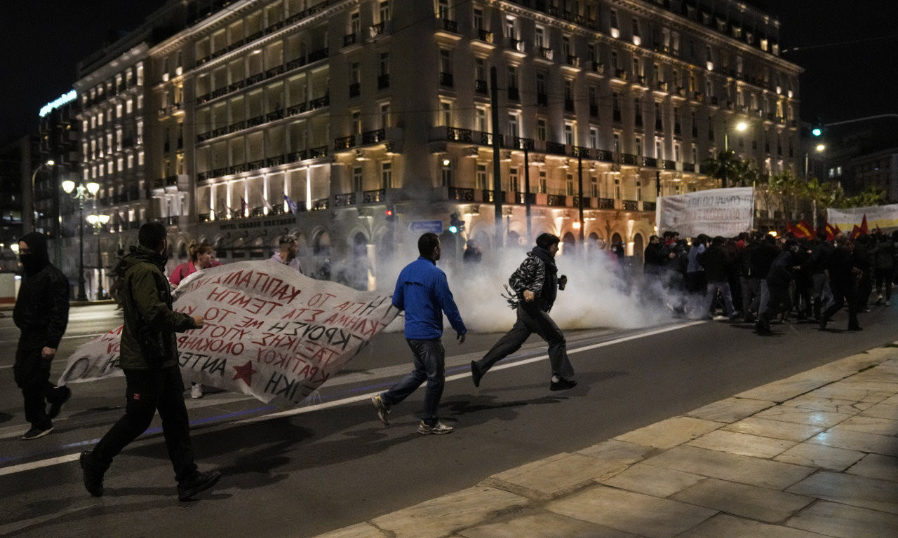 Veliki neredi i PROTEST u Atini zbog železničke nesreće: Bezbednost putnika NIJE PRIORITET VLADE