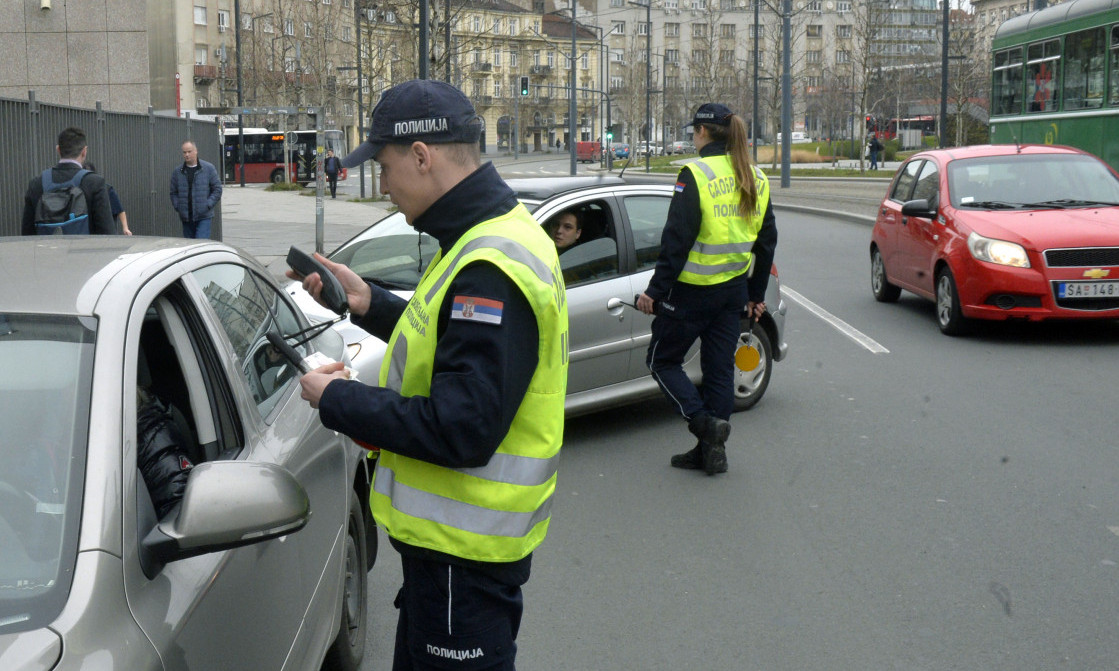 Pokrenuta istraga PROTIV MAJKE devojčice (2) koja je pronađena BEZ SVESTI u MERCEDESU