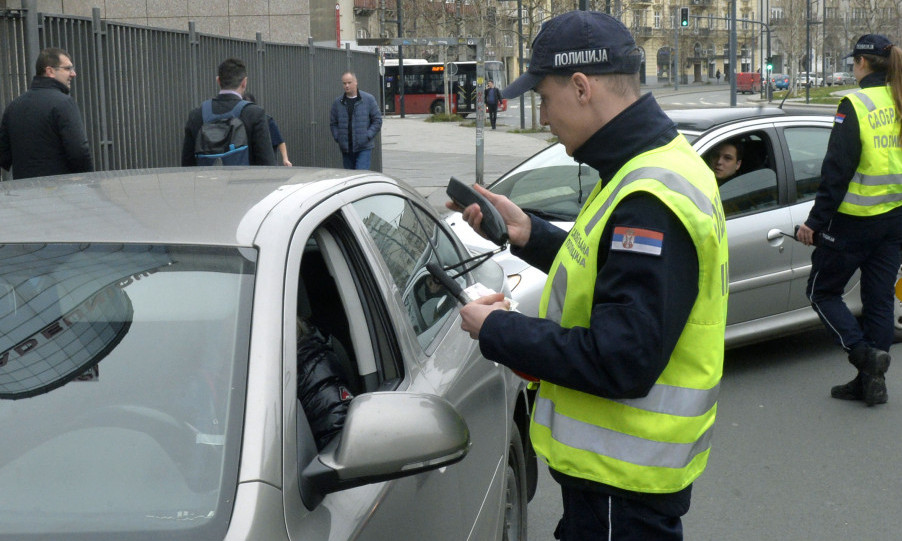 Pokrenuta istraga PROTIV MAJKE devojčice (2) koja je pronađena BEZ SVESTI u MERCEDESU