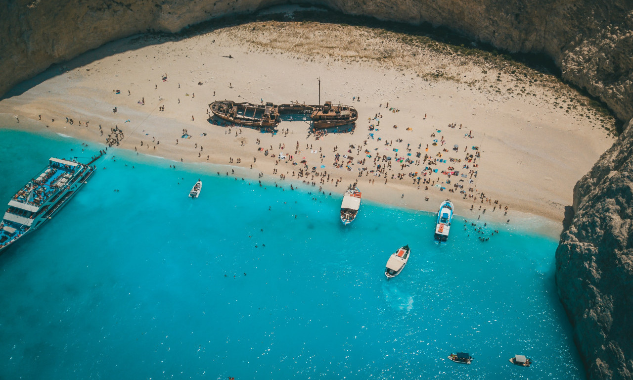 Ovog leta NE SANJAJTE o najlepšem mestu na Zakintosu: Plaža AVAGIO zatvorena tokom CELE SEZONE