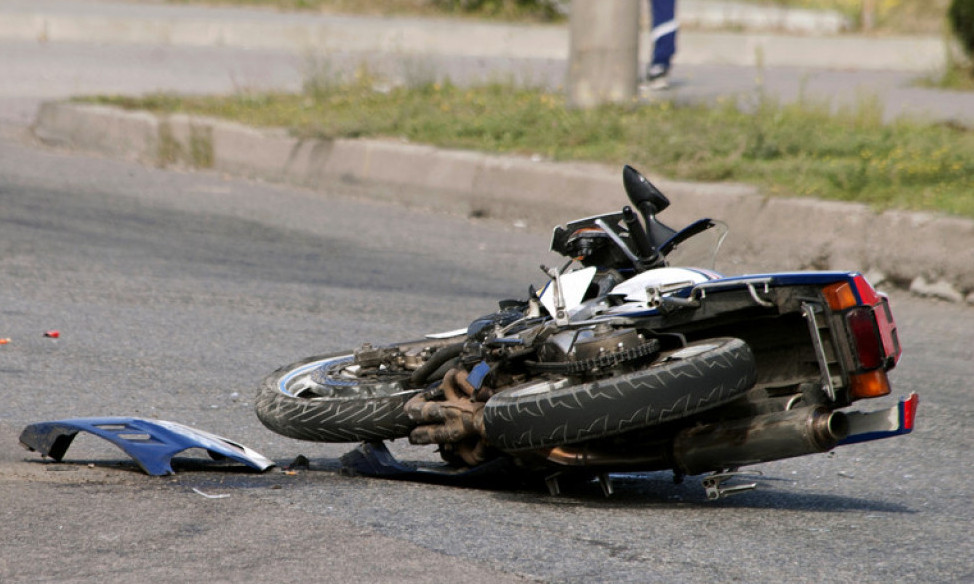 NESREĆA U KRUŠEVCU: Sudarila se DVA automobila, pa oborila MOTOCIKLISTU