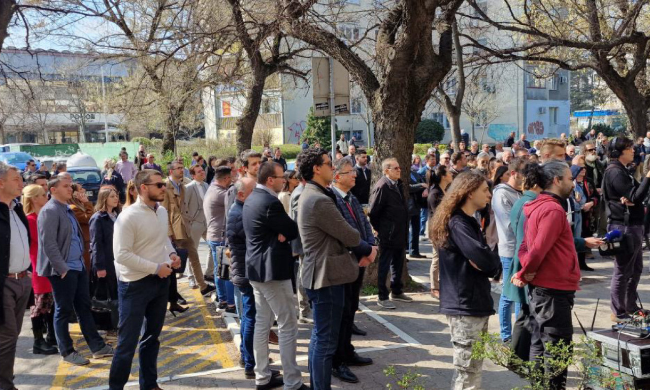 ADVOKATI protestovali u NOVOM SADU: Traže da se NAPADAČI izvedu pred lice PRAVDE