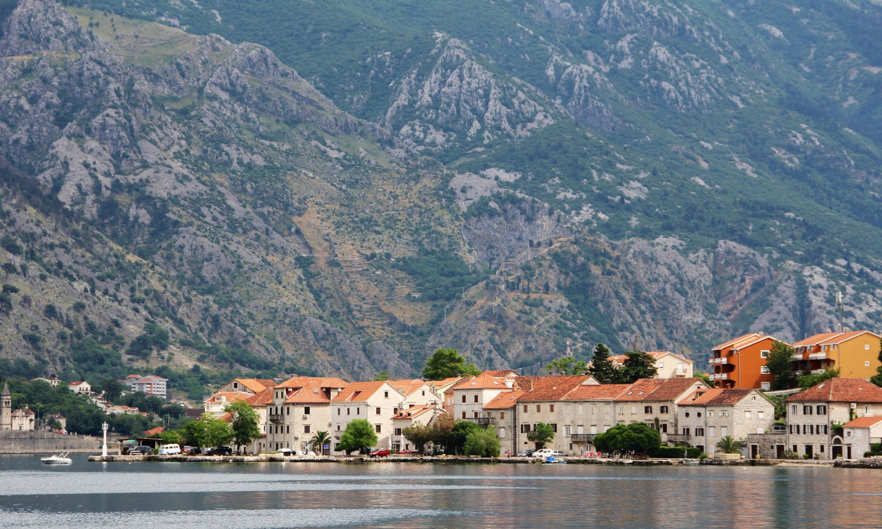 Kako ŠARMIRATI ĐETIĆA: Nacionalni turistički vodič Crne Gore HIT na mrežama