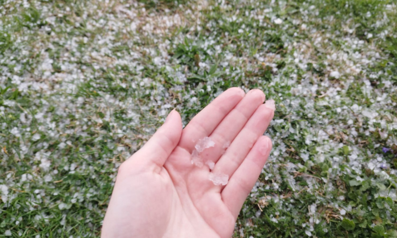 Samo se odjednom SMRKLO: NEVREME praćeno GRADOM pogodilo okolinu Čačka