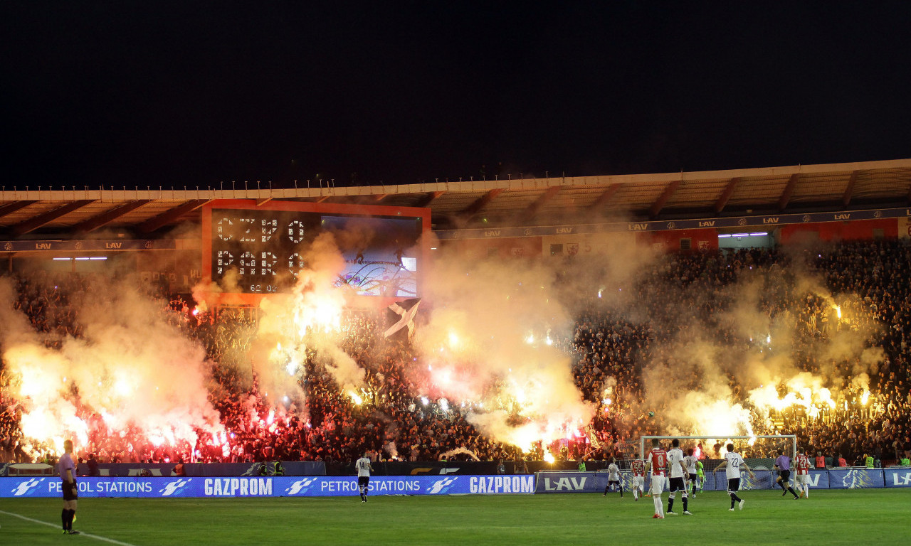 (VIDEO) HILJADE GROBARA KRENULO KA ZVEZDINOM STADIONU! Korteo od juga JNA prema "Rajku Mitiću"