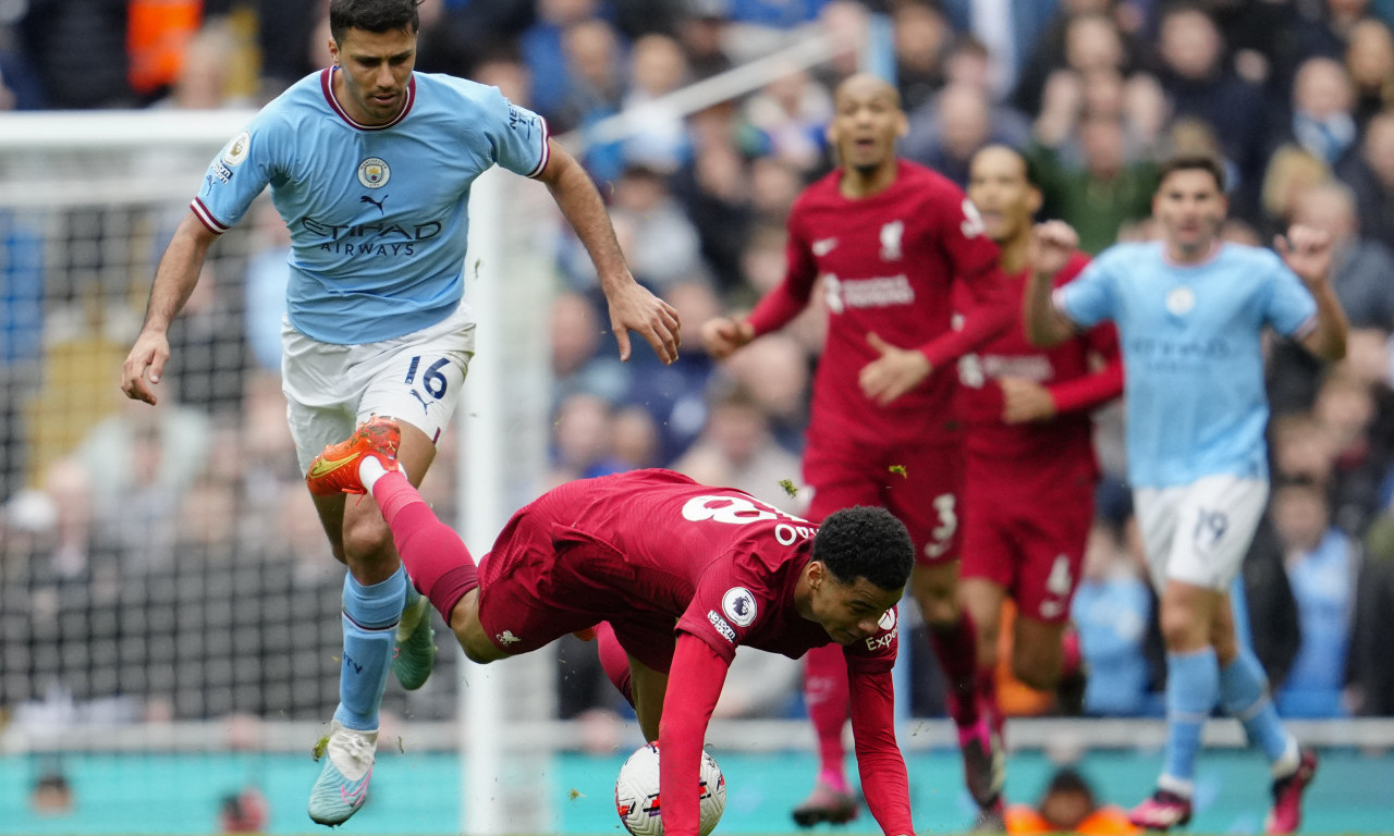 Kakav derbi, STRAŠAN DERBI: Liverpul poveo i NALJUTIO "građane", pa POTUČEN DO NOGU