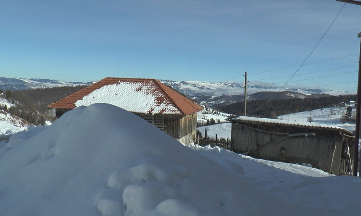 ZAVEJANI putevi na CVETI, vernici kilometrima PEŠAČILI DO CRKVE na Ravnoj gori