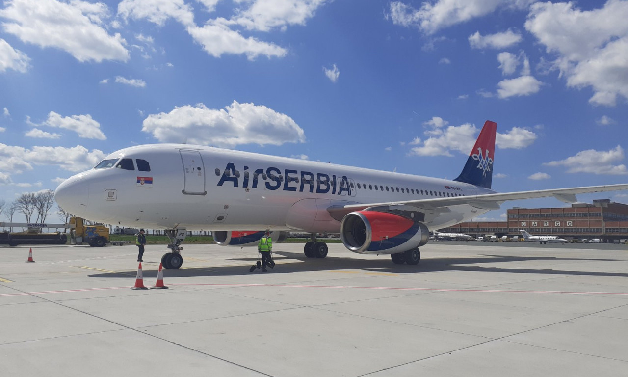 DRAMA U AVIONU NA AERODROMU "NIKOLA TESLA"! Dojava o bombi, putnici EVAKUISANI!