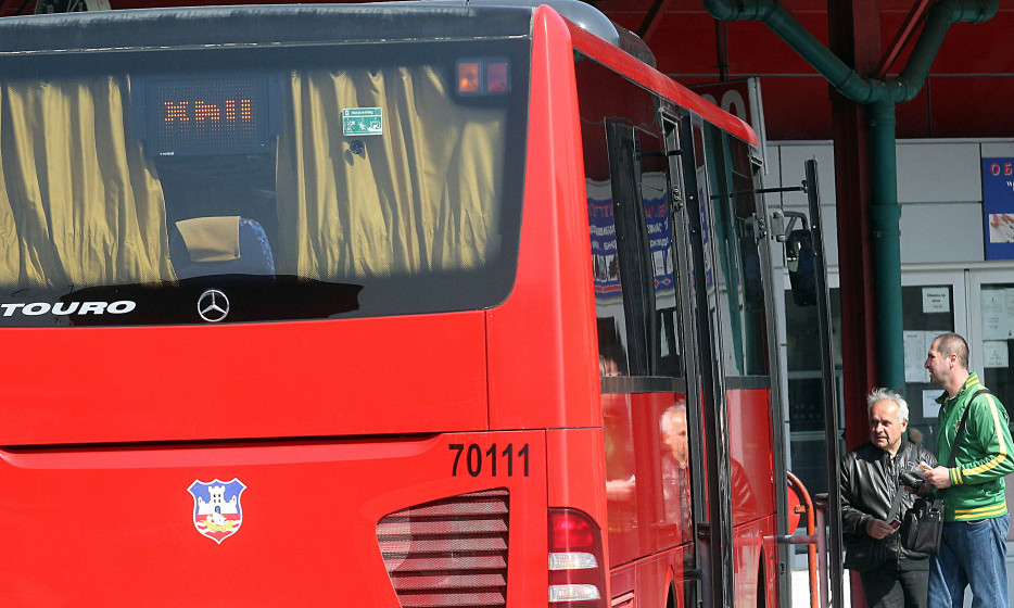 Iz ČAČKA na skup "Srbija nade" krenulo 50 AUTOBUSA