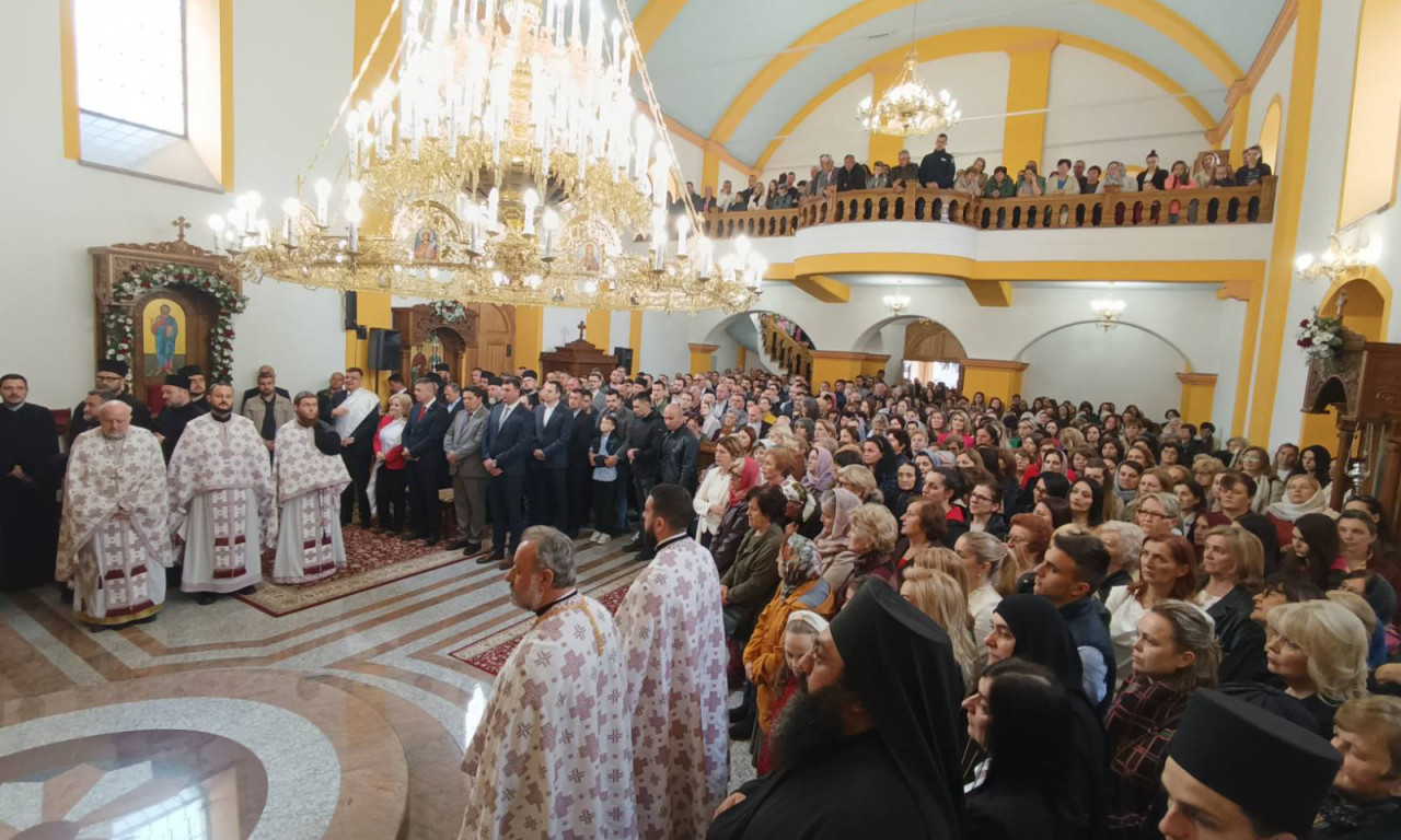 Patrijarh Porfirije OSVEŠTAO obnovljeni HRAM u Mrkonjić Gradu: Koliko god neko RUŠIO CRKVU, ona se DIŽE