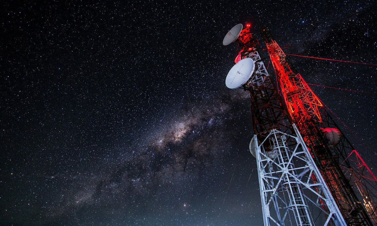 Studija pokazala: PREDAJNICI MOBILNE TELEFONIJE mogli bi da DOVEDU VANZEMALJCE pravo na Zemlju