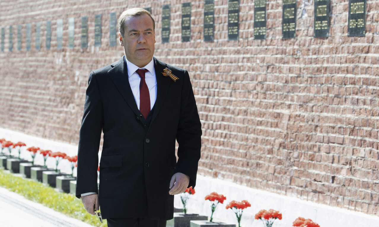 Medvedev ocrnio pojedine političare, poželeo NEUSPEH Ruteu i Fon der Lajen?!