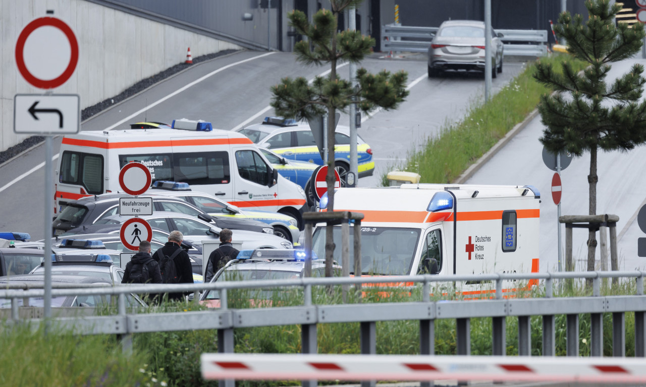 PUCNJAVA u fabrici MERCEDESA u Nemačkoj: Ubijene DVE osobe