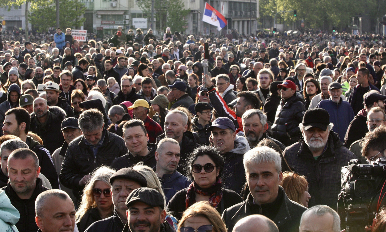 Tužilaštvo traži PRITVOR za OSUMNJIČENOG koji je na PROTESTU nosio obešenu LUTKU