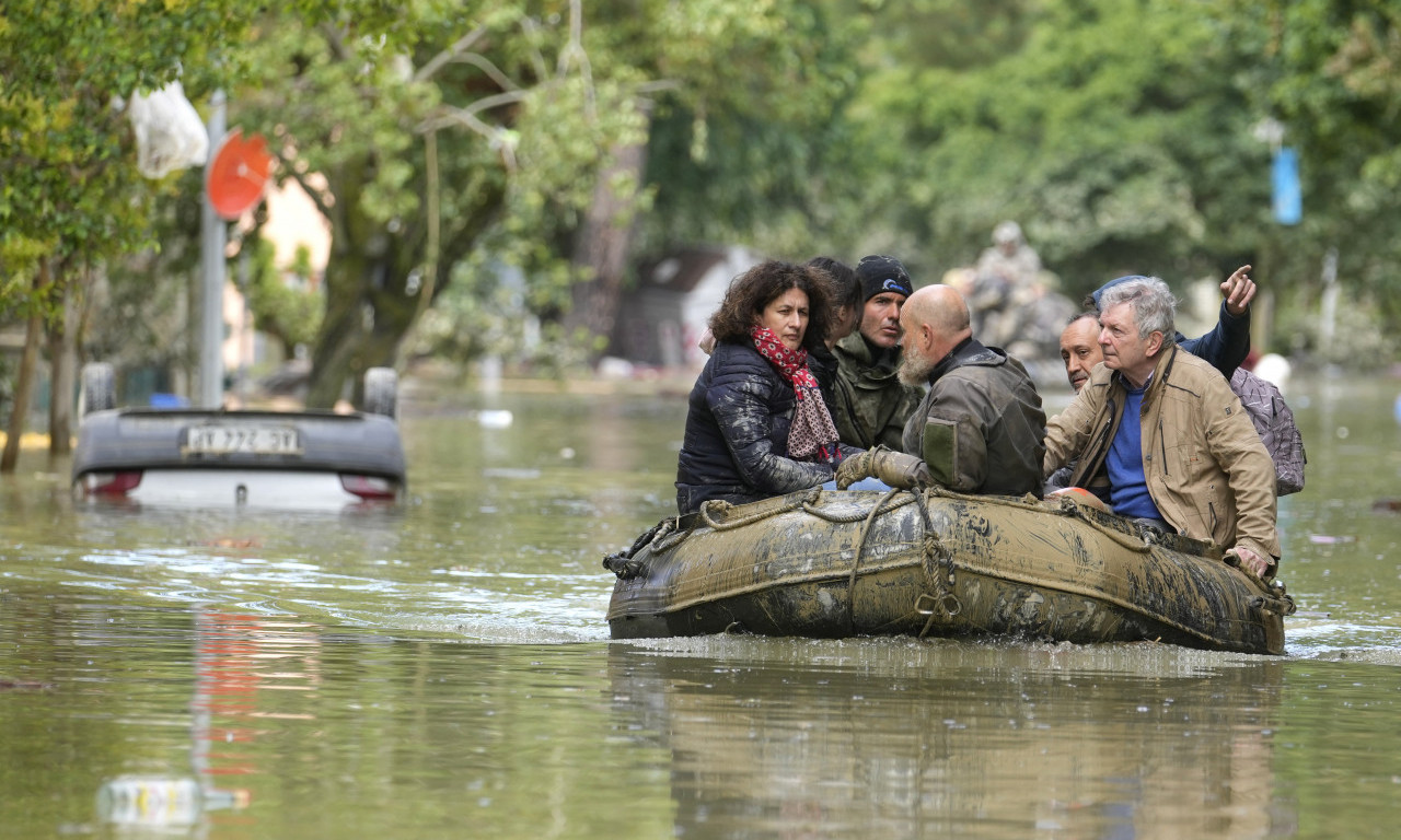 RAZORNE POPLAVE u Italiji, evakuisano na HILJADE LJUDI: Gradovi POD VODOM, proradila KLIZIŠTA