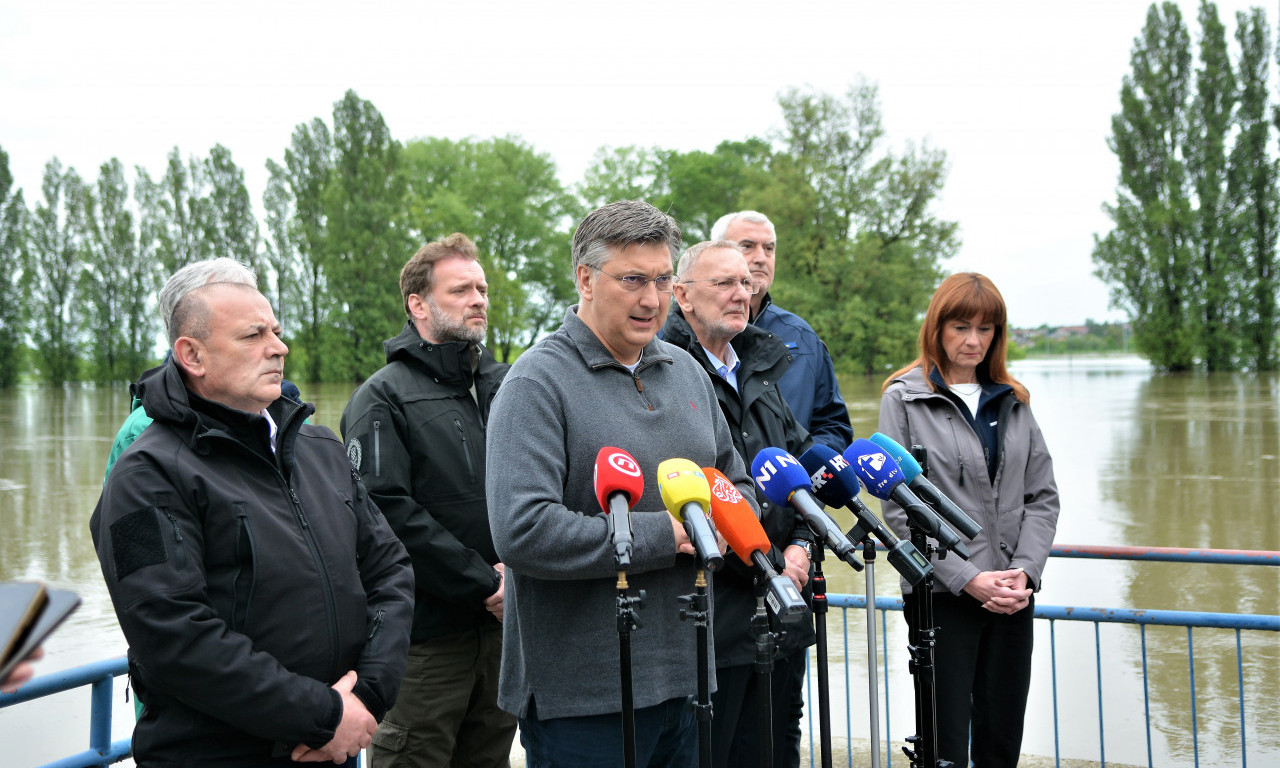 Plenković u obilasku POPLAVLJENOG KARLOVCA: Idite na GOOGLE i pogledajte ITALIJU