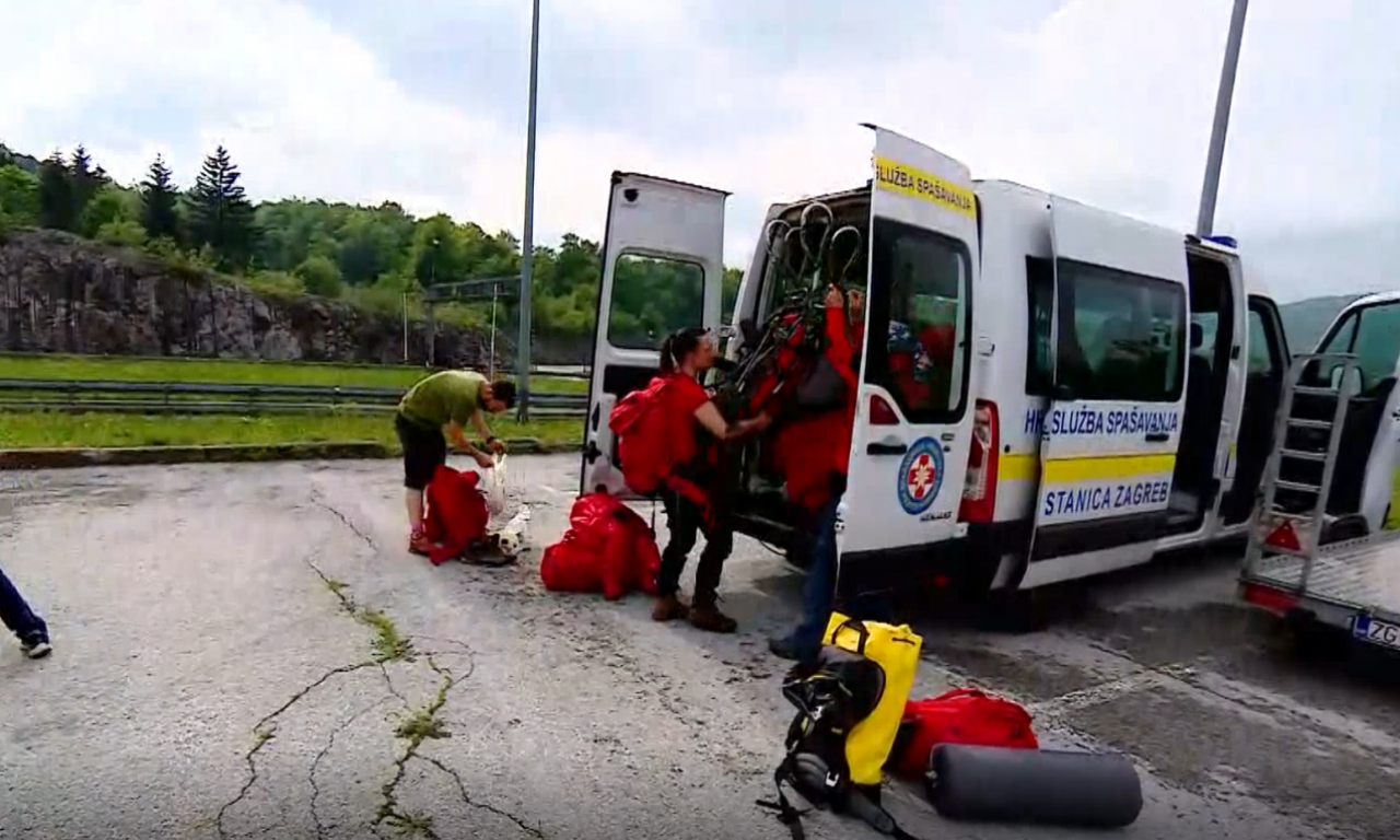 U padu aviona POGINULI svi PUTNICI, najverovatnije TROJE: Čekuju se PODACI koji će OTKRITI kako je i zašto došlo NESREĆE