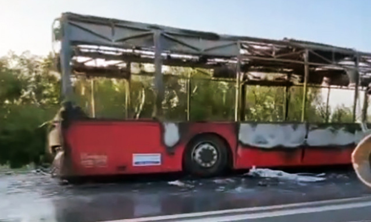 AUTOBUS GSP IZGOREO KOD RUŠNJA, saobraćaj u prekidu, nema povređenih