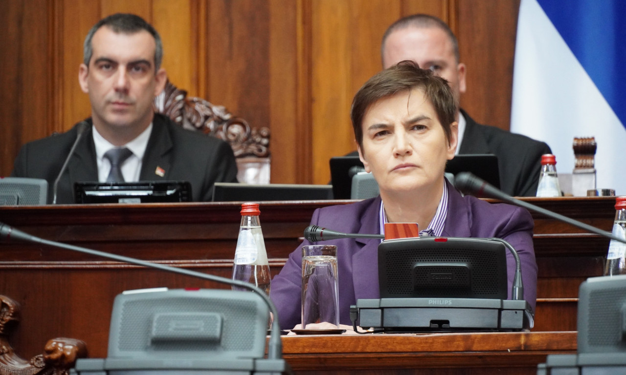 ANA BRNABIĆ u Skupštini: Opozicija niti osuđuje NASILJE, niti se OGRAĐUJE