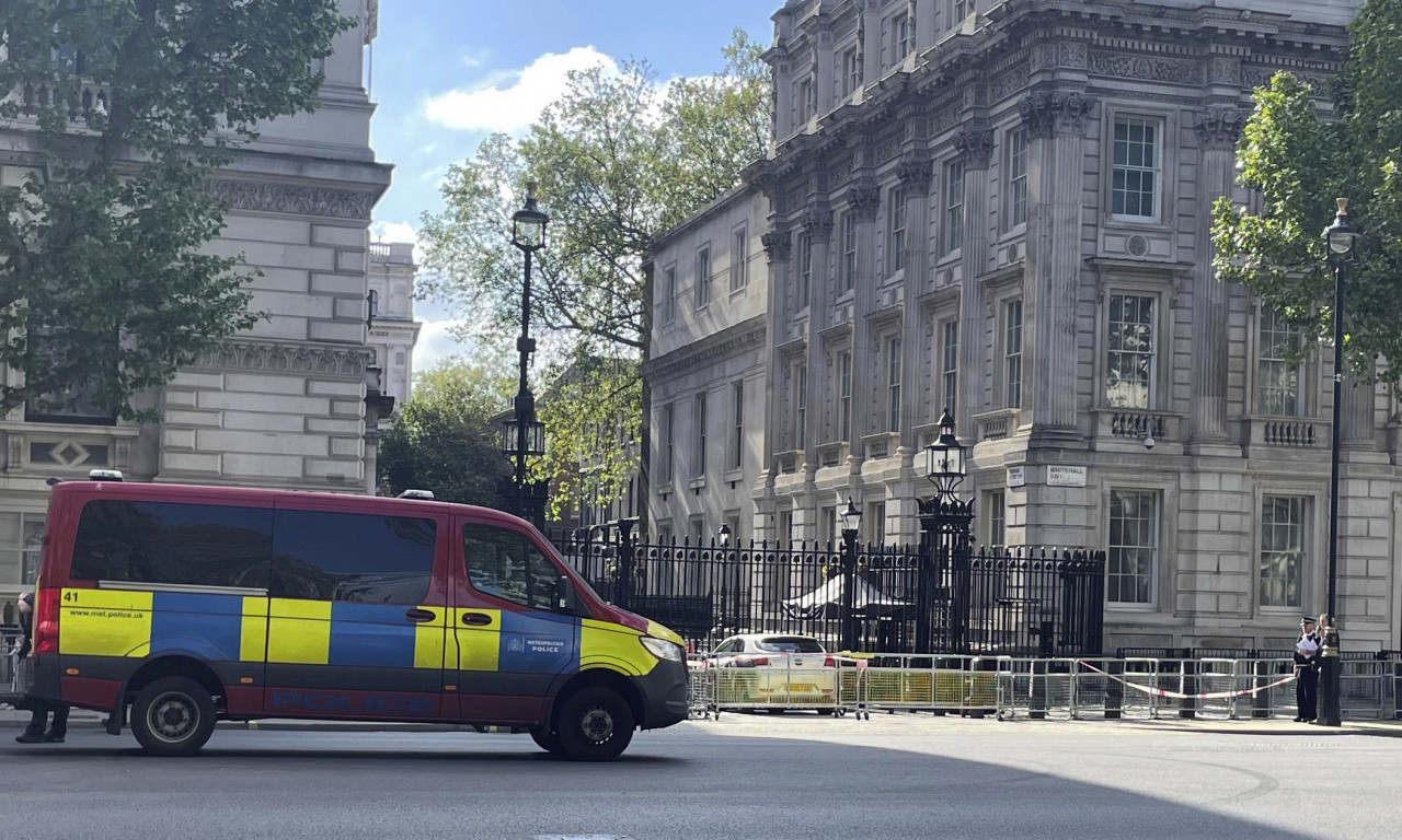 POŽAR U LONDONU: Gori čuvena GALERIJA, više od 100 vatrogasaca na terenu