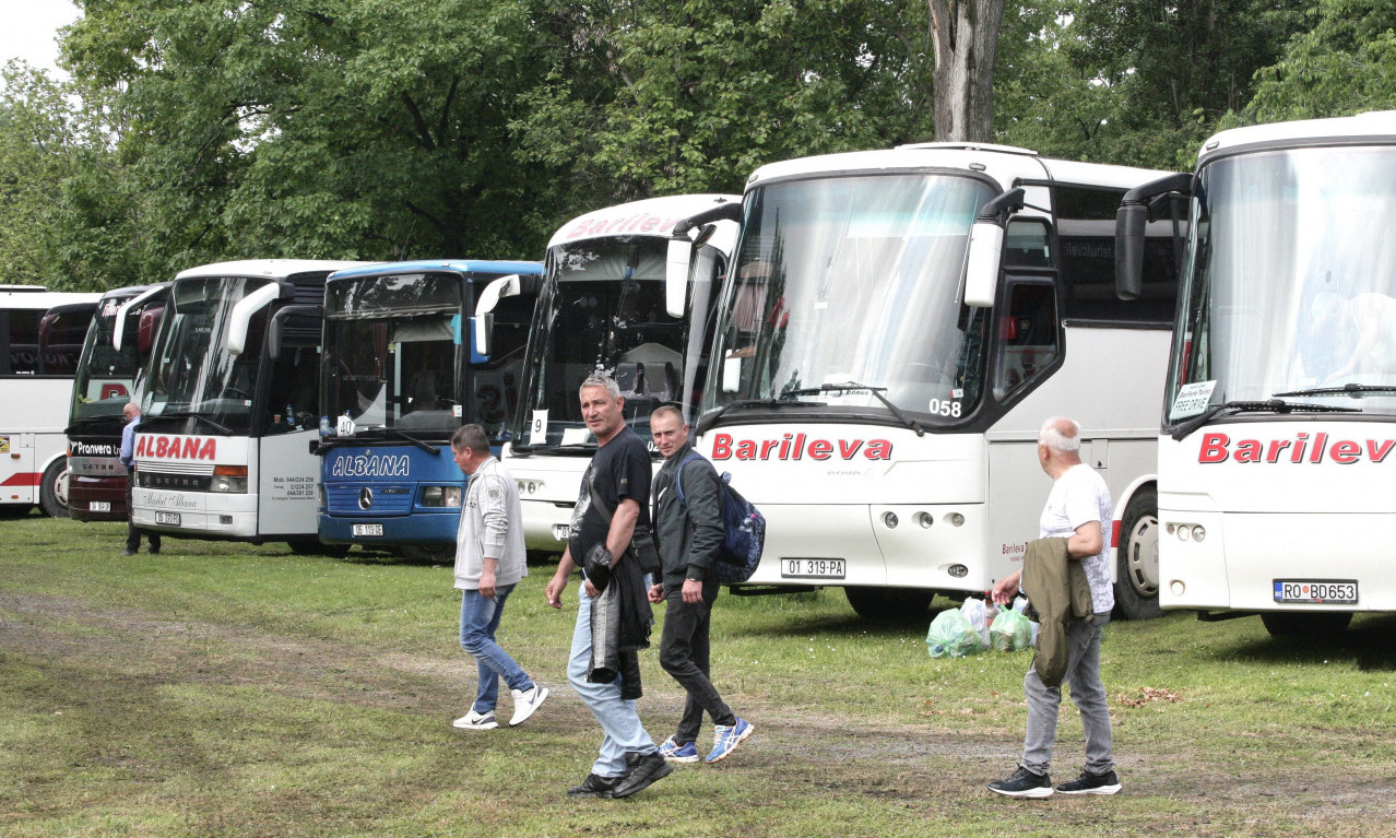 VIŠE od 40 AUTOBUSA sa Srbima sa KiM stiglo u BEOGRAD da podrži SKUP "SRBIJA NADE"