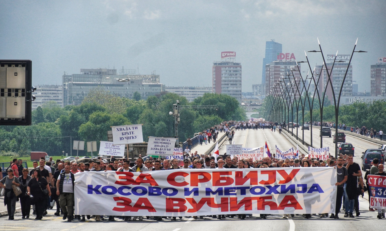 SRBI koji su PEŠKE krenuli sa KOSMETA, STIGLI na plato ISPRED Narodne SKUPŠTINE