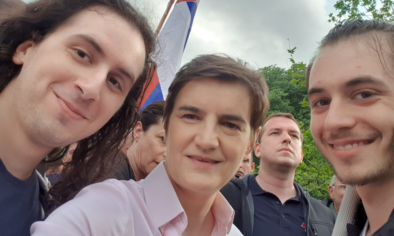 PPREMIJERKA Ana Brnabić se PRIDRUŽILA skupu "SRBIJA NADE"