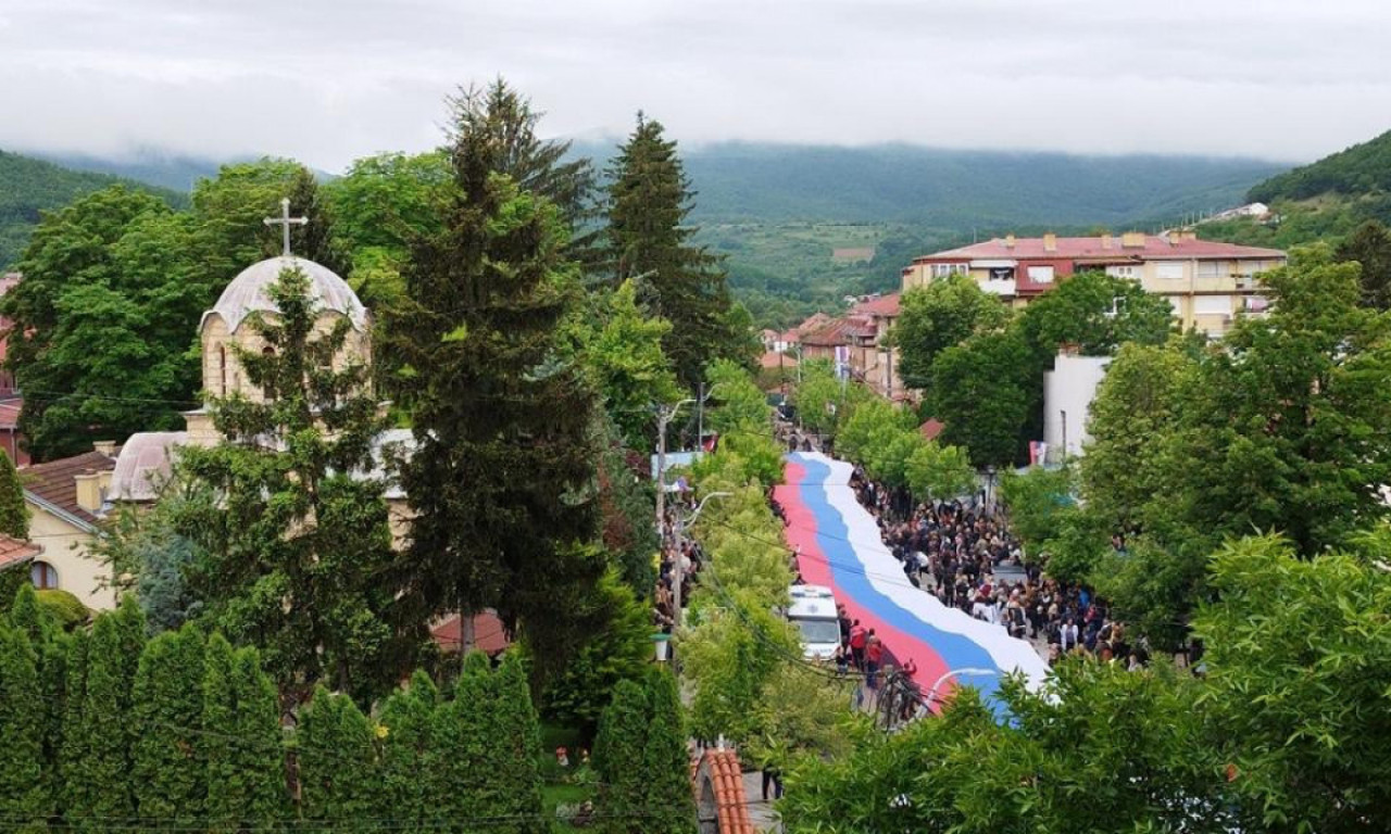 KiM UŽIVO: Većina SRBA se RAZIŠLA u Zvečanu, manja grupa OSTAJE da DEŽURA