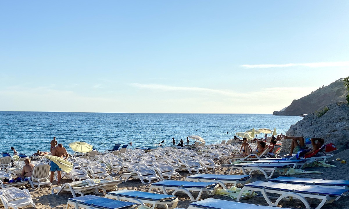 Dve PLAŽE u Baru dobile CRVENU ZASTAVICU: Zabranjeno KUPANJE zbog LOŠEG KVALITETA vode