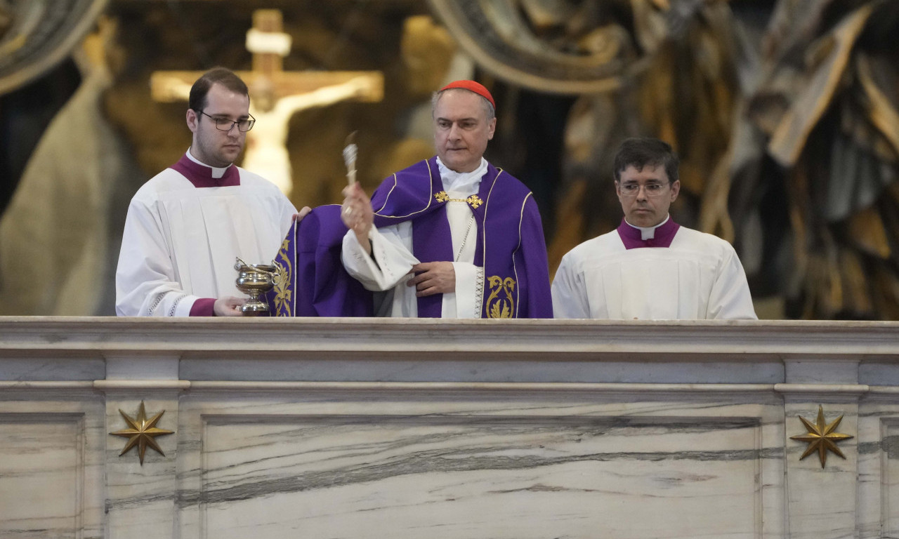 Poljak NAG oskrnavio PAPIN oltar: Održan ritual ČIŠĆENJA