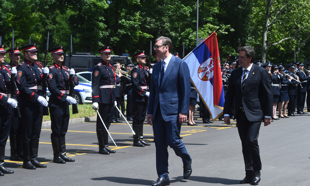 Vučić o OBEŠENOJ LUTKI na protestima: Dnevno dobijam 200 PRETNJI SMRĆU, neće biti PRELAZNE VLADE