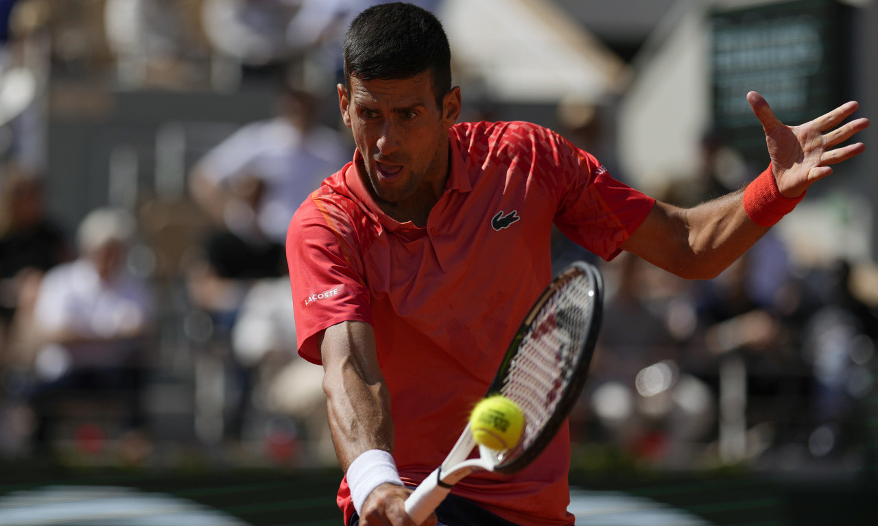 Novak EKSPRESNO pobedio Peruanca Huana Pabla Variljasa na Rolan Garosu