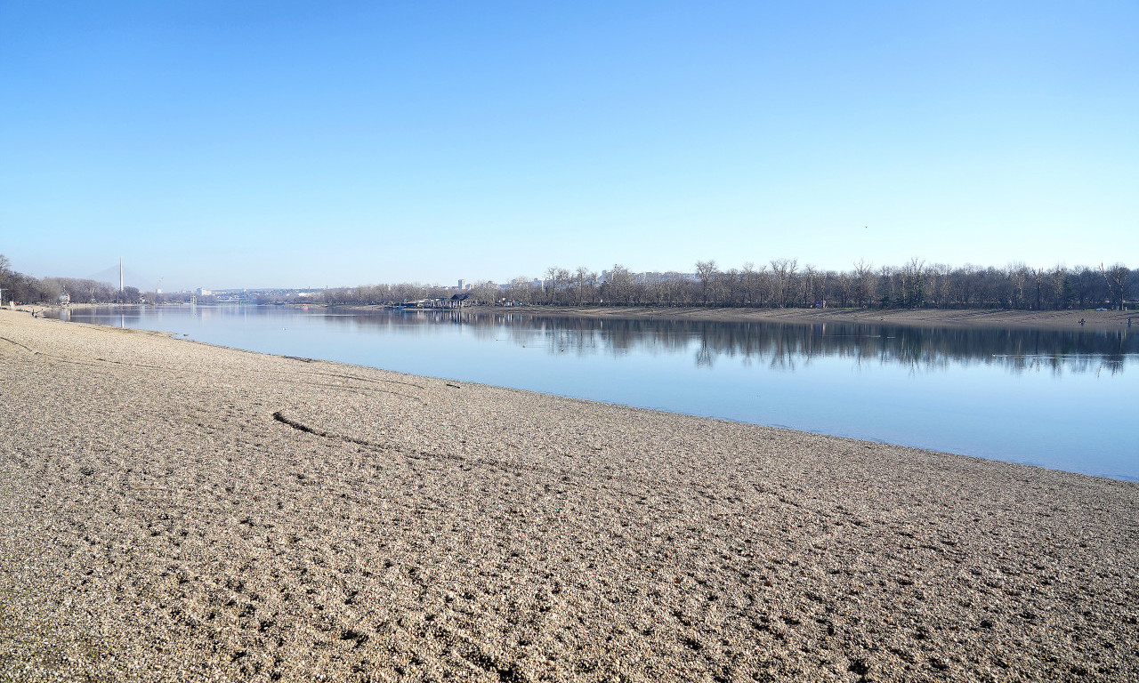 BEŽIVOTNO TELO ŽENE NA ADI CIGANLIJI Nago i krvavo pronađeno na tremu splava!