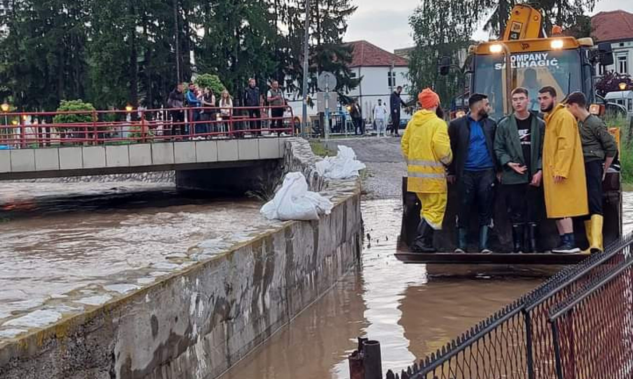 POPLAVE ponovo prave HAOS: U SJENICI voda prodire u kuće, SELO KASIDOL ODSEČENO od SVETA