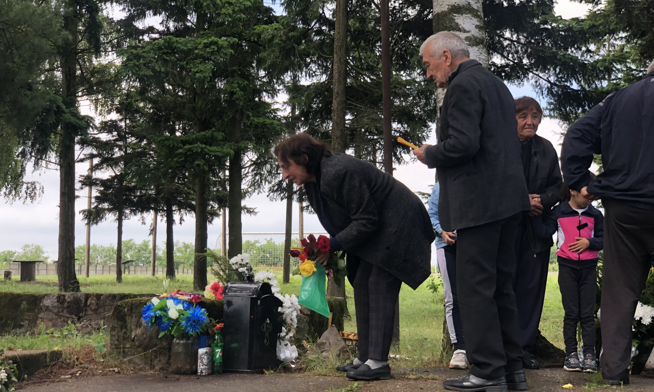 Građani odaju poštu žrtvama MASAKRA: 40 dana od tragedije u DUBONI i MALOM ORAŠJU