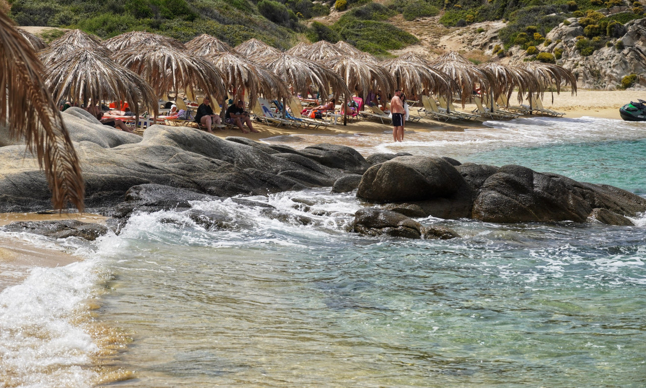 Grci UZURPIRALI PLAŽE na ostrvima, ali neće još dugo: Počela HAPŠENJA