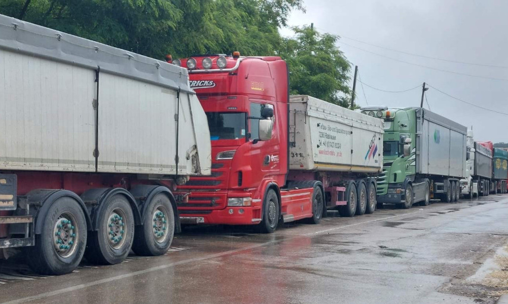 Na graničnom prelazu Kelebija čekaju TERETNJACI: Građevinci oštetili strujni kabl, pa nastao problem