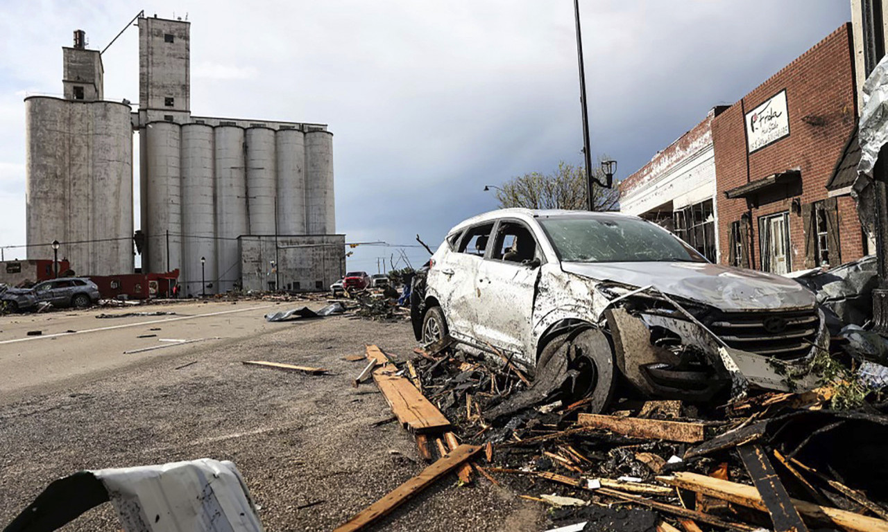 Razorni TORNADO rušio sve pred sobom: U Nešvilu i okolini stradalo 5 osoba i dete