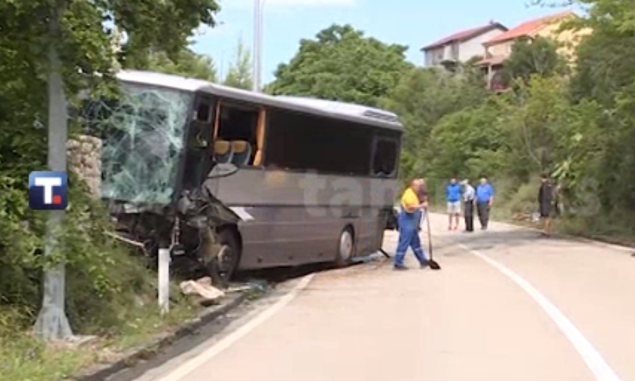 U NESREĆI kod Trebinja POGINULI VOZAČ autobusa i jedan PUTNIK - jedan PACIJENT helikopterom TRANSPORTOVAN u UKC RS