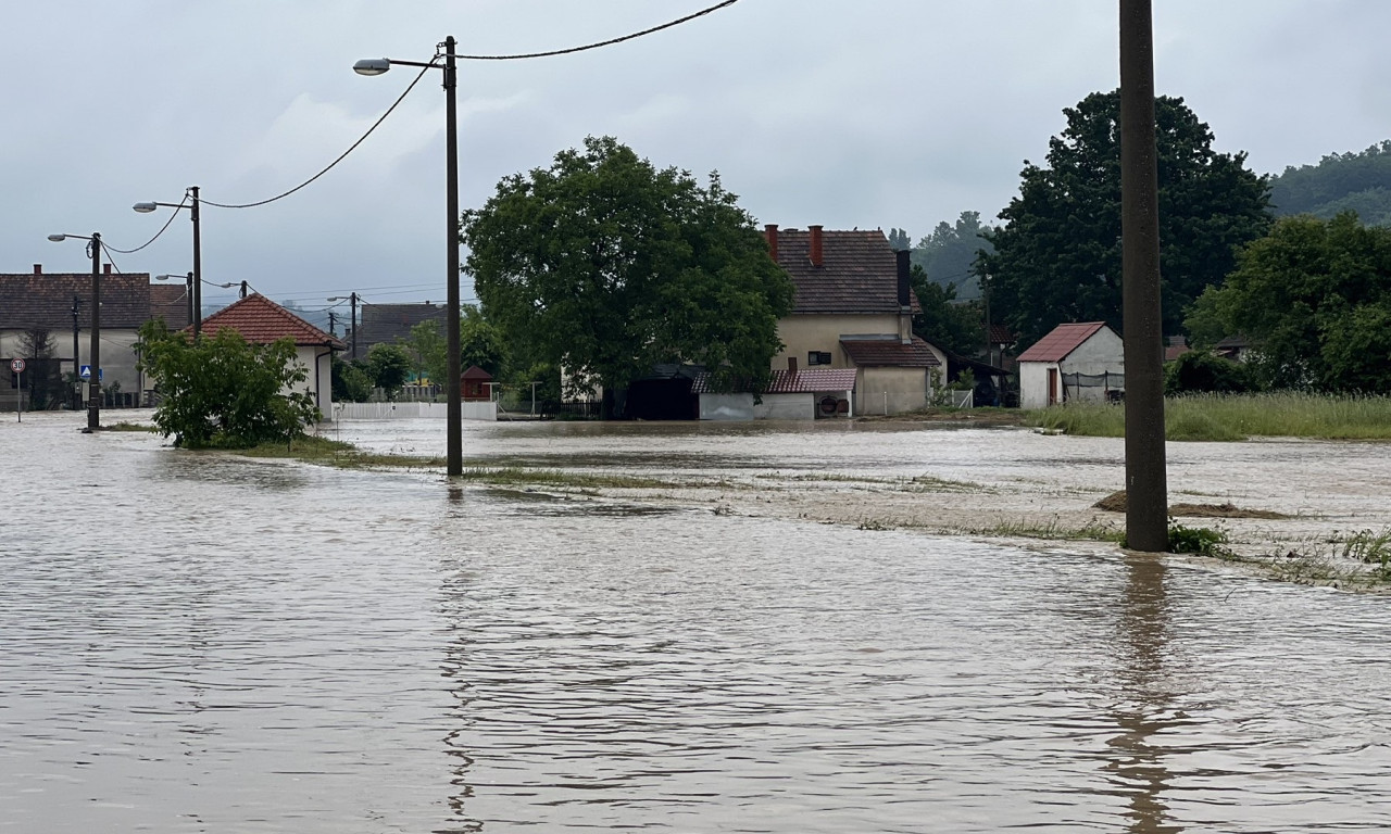 POPLAVE U SRBIJI: Vanredno u 56 opština i gradova, SPREČENO nadiranje reke PEŠTAN kod Lazarevca