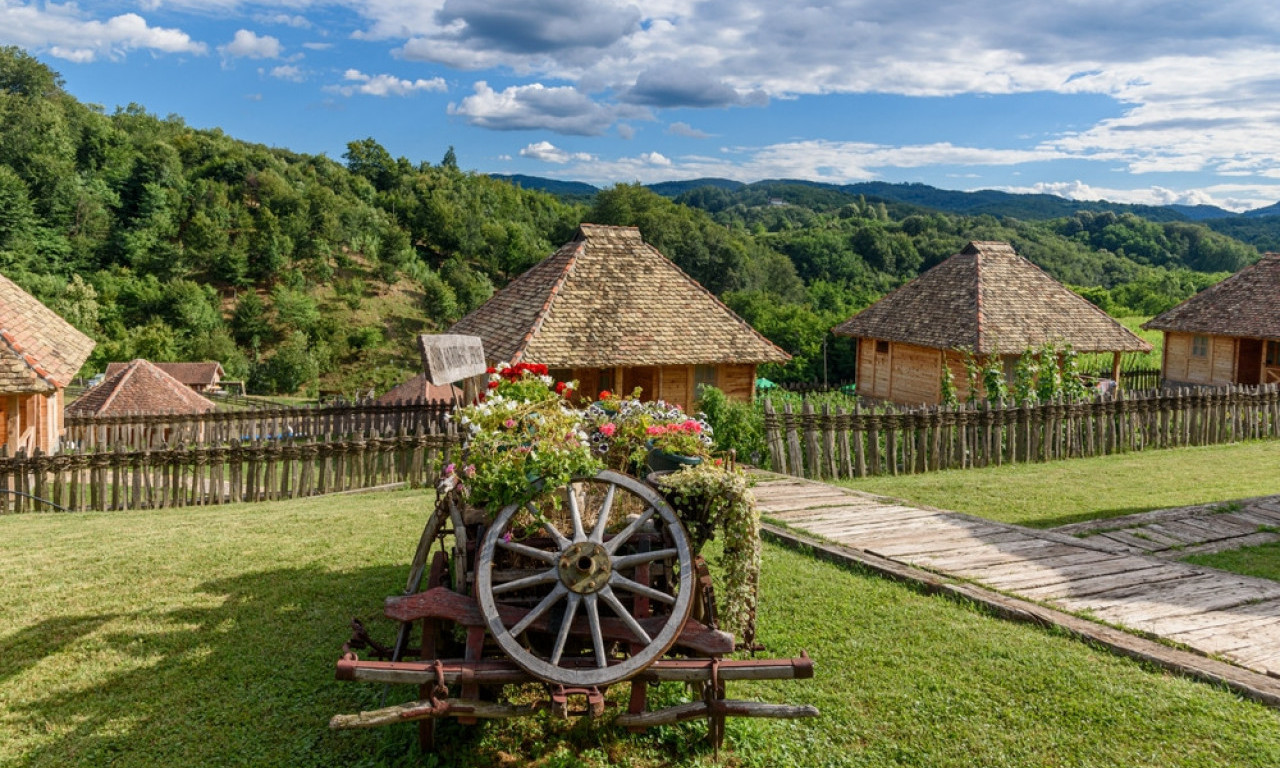 Želite na odmor za PRVI MAJ? Vodite računa, HARAJU OZBILJNE PREVARE! Platite za celu vikendicu, a u stvari...