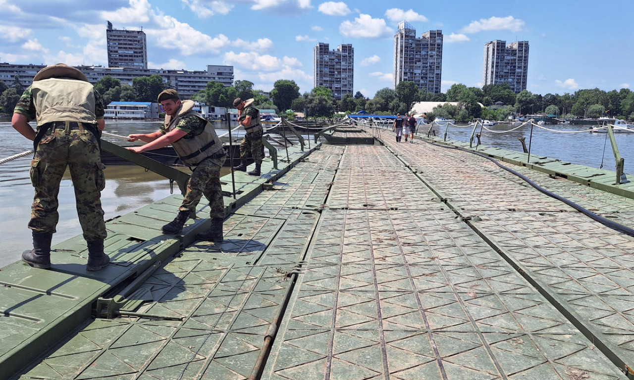 I na Lidu LETO može da POČNE: Vojska Srbije postavila PONTONSKI MOST do plaže na Dunavu