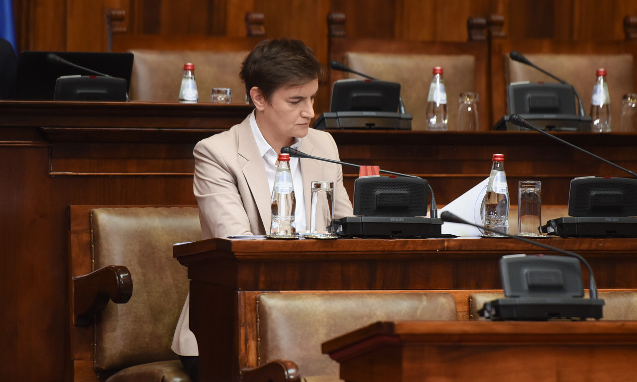 Ana BRNABIĆ reagovala na pisanje Manojlovića: Nije kriv Savo što ne zna