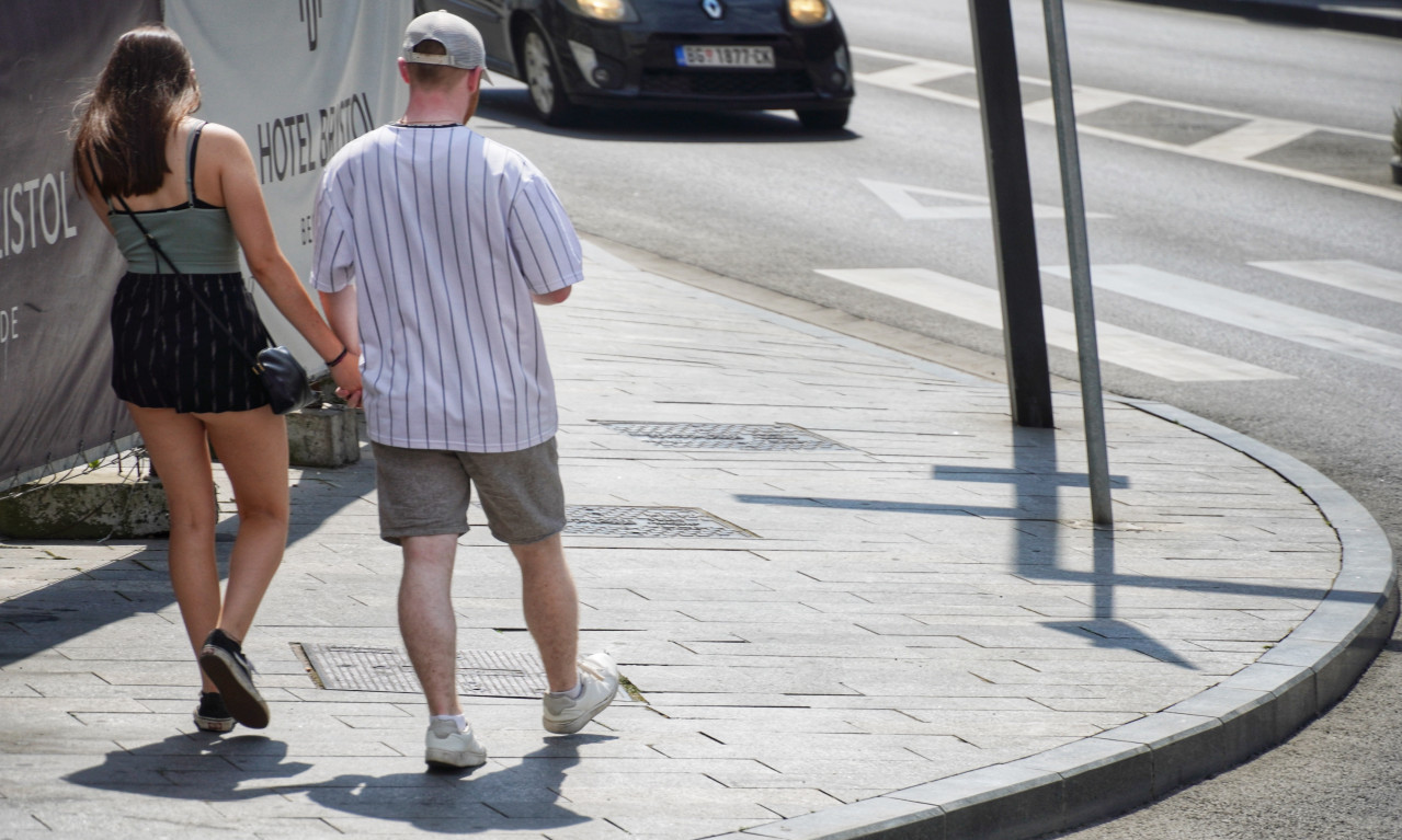 PAKLENI VIKEND je pred nama, sunce prži bez milosti, OSVEŽENJE tek za 5 dana