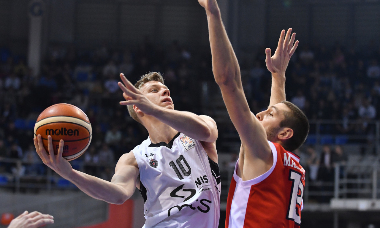 JARAMAZ se vratio u PARTIZAN: Dve godine u crno-belom