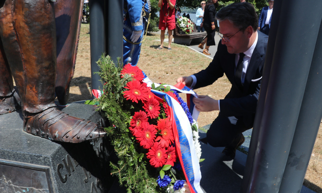 Da se NE ZABORAVI kako je VELIKI MAĐAR branio Beograd od TURAKA: SELAKOVIĆ položio VENAC na spomenik Sibinjanin Janku