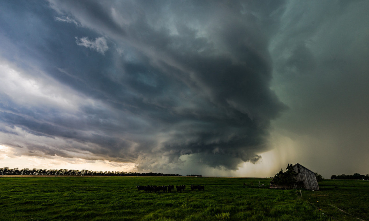 NOVA superćelijska OLUJA napravila HAOS: TORNADO u Italiji i Sloveniji