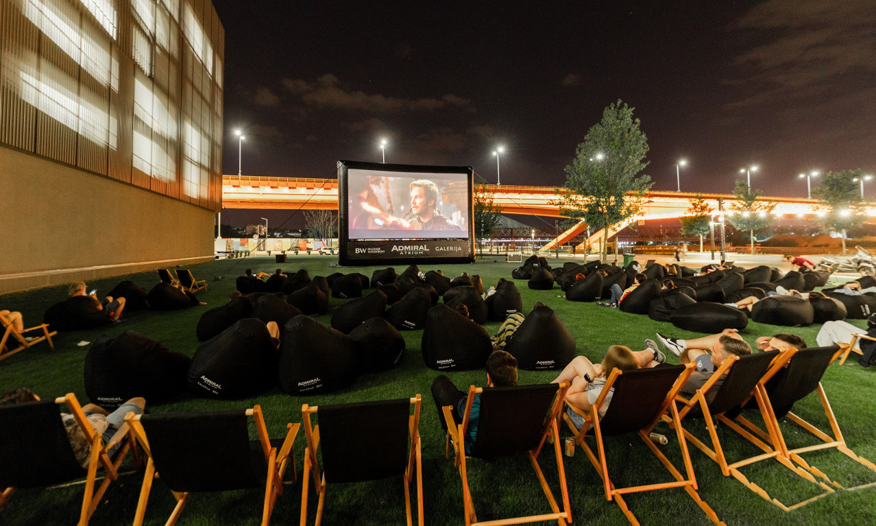 Novi uzbudljivi FILMSKI VIKEND u Galerija Open Air Cinema