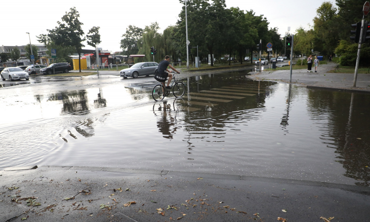 NEVREME IZ HRVATSKE IDE KA SRBIJI? Potop na ulicama Zagreba, izdata UPOZORENJA zbog pljuskova (VIDEO)